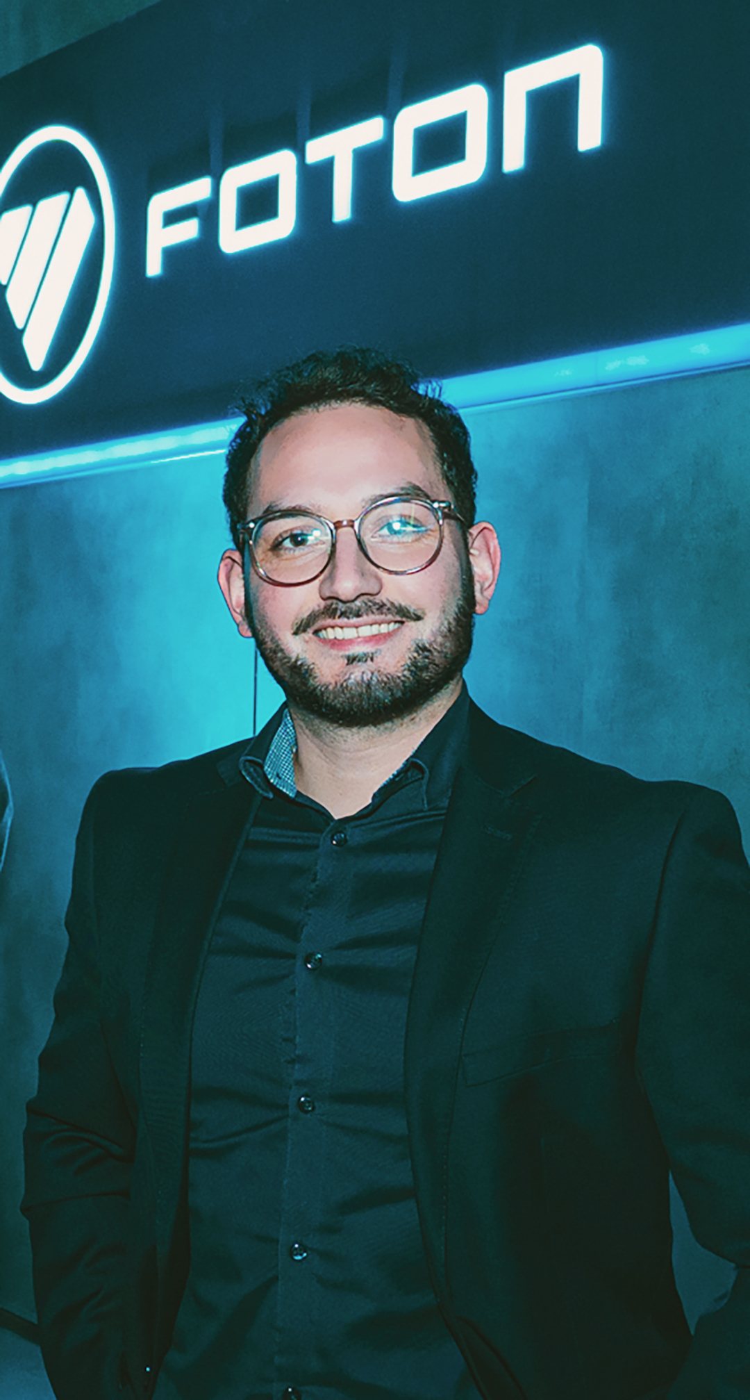 Retrato de un asistente durante un evento corporativo